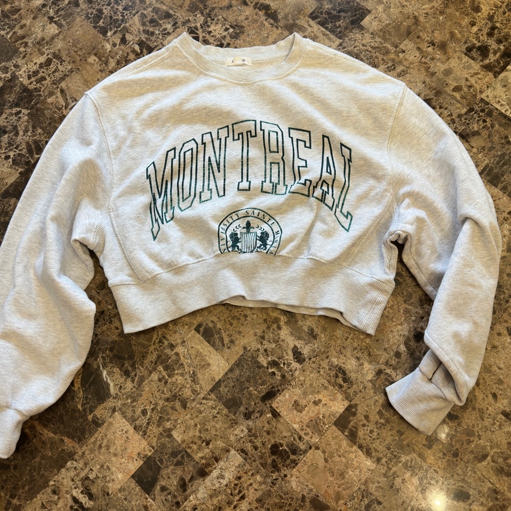 Cute cropped sweatshirt